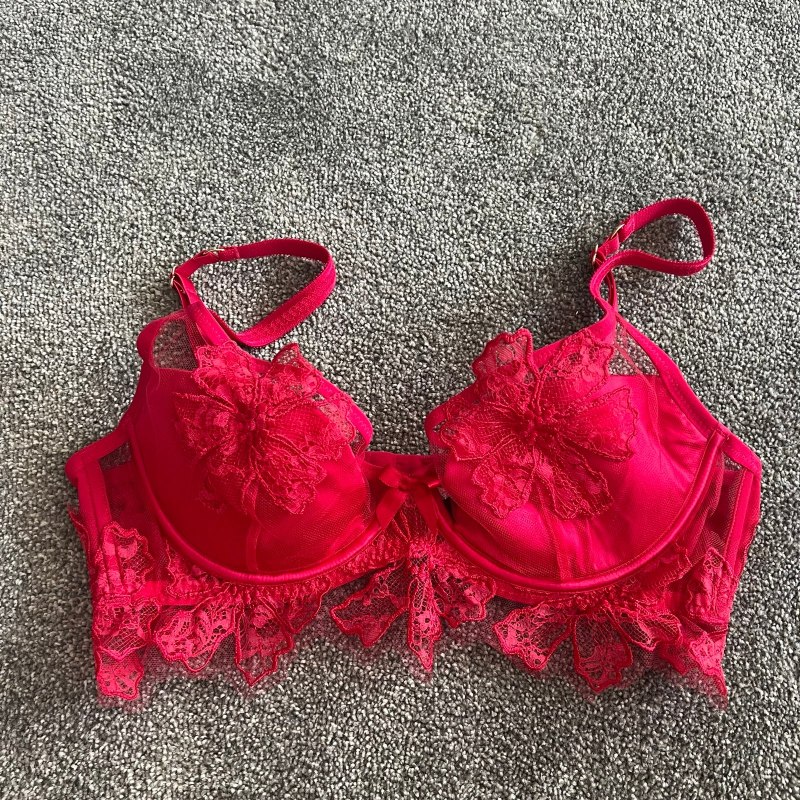 Красное нижнее белье женское