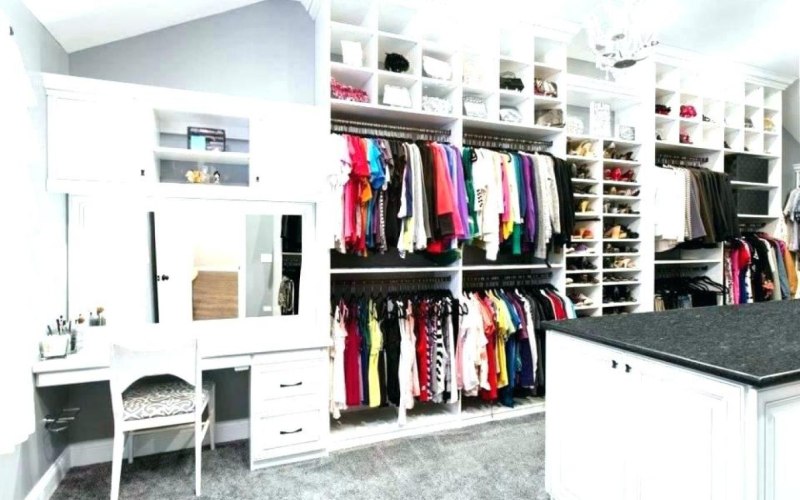 Гардероб в комнате