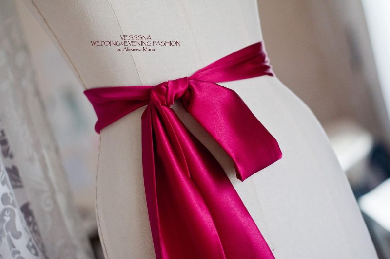 Платье с поясом