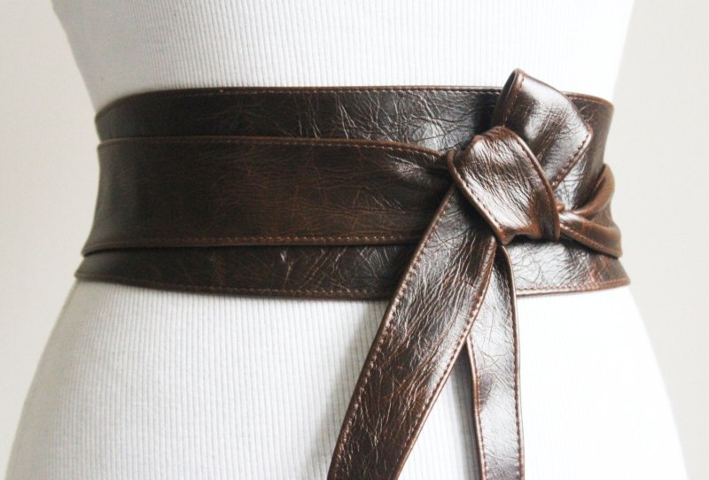 Широкий завязывающийся кожаный пояс