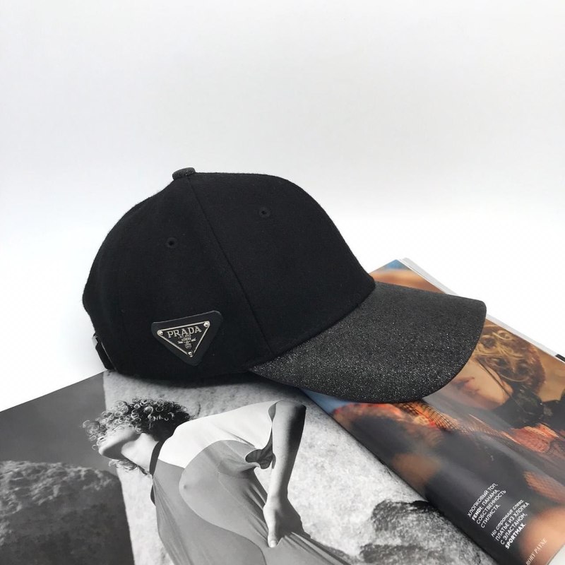 Кепка Прада женская