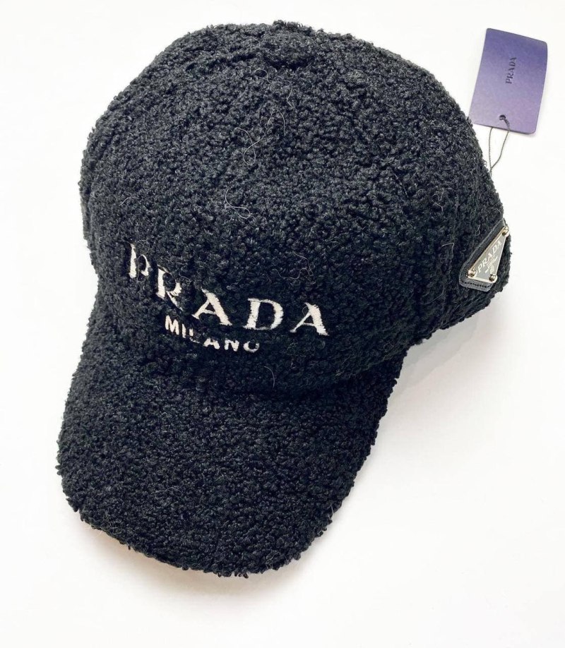 Меховая кепка Прада