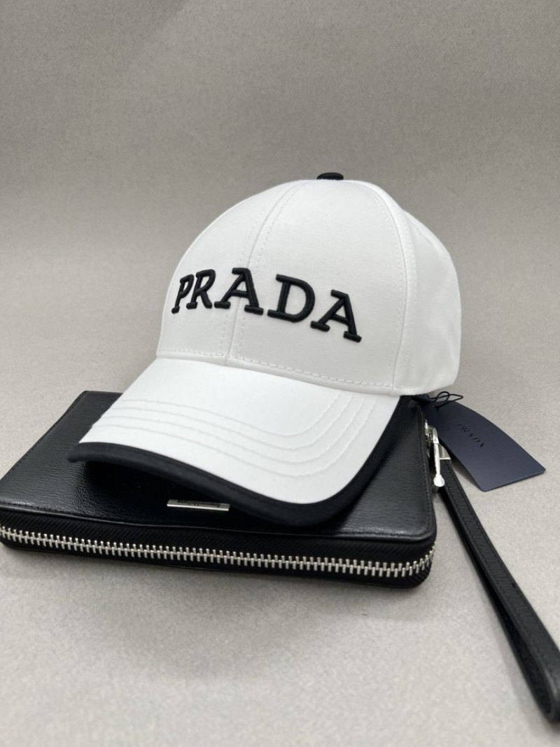 Кепка Прада
