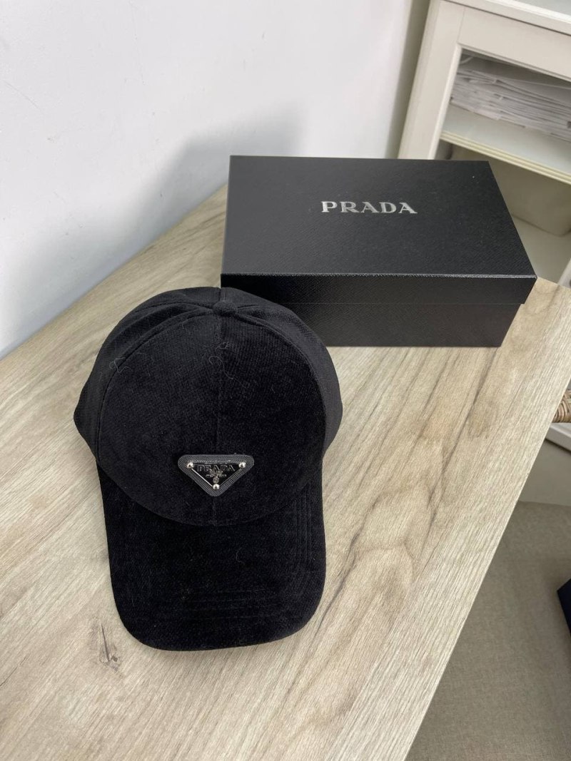 Кепка Прада