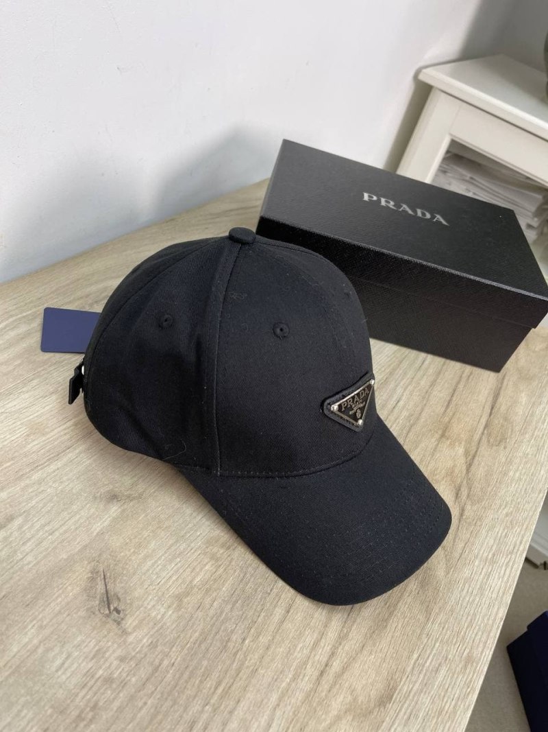 Кепка Прада