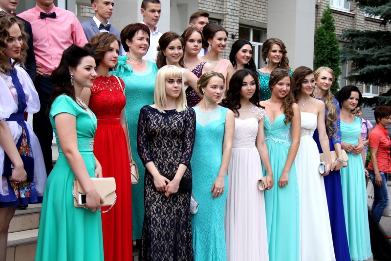 Платья на выпускной 11 класс