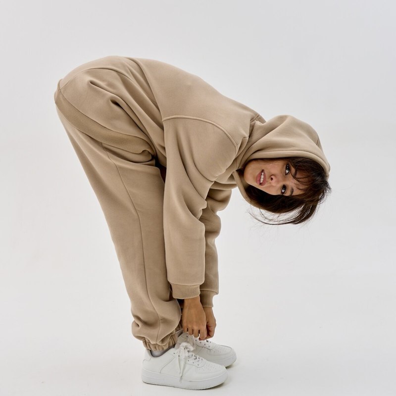 Amused woman Wears Oversize Cloth