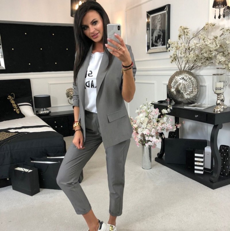 Женский костюм тройка брючный