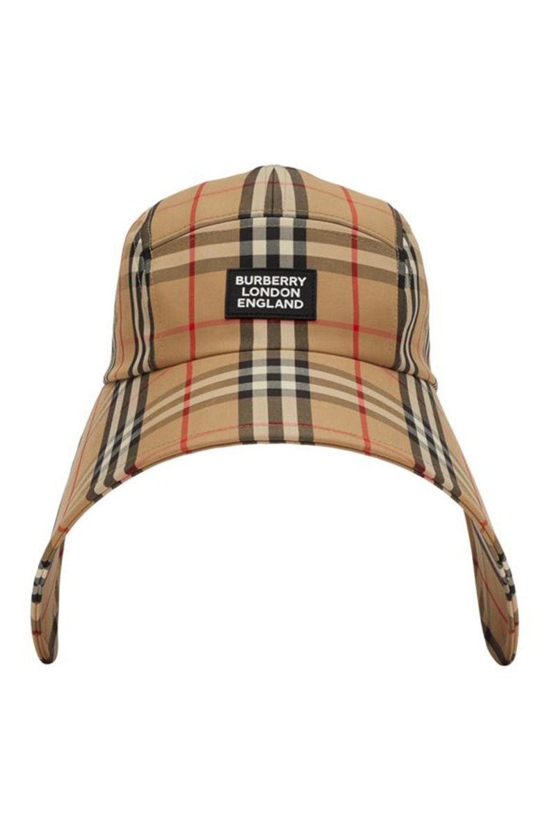 Og Buda в кепке Burberry