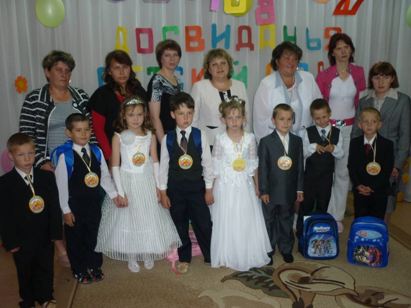 Мальчик на выпускной в детском саду