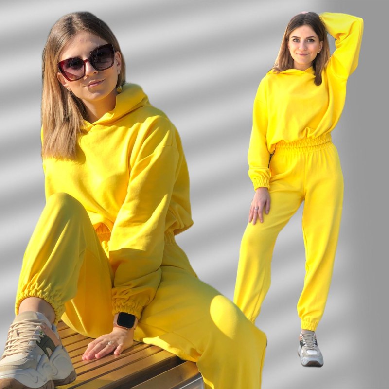 Яркий спортивный костюм