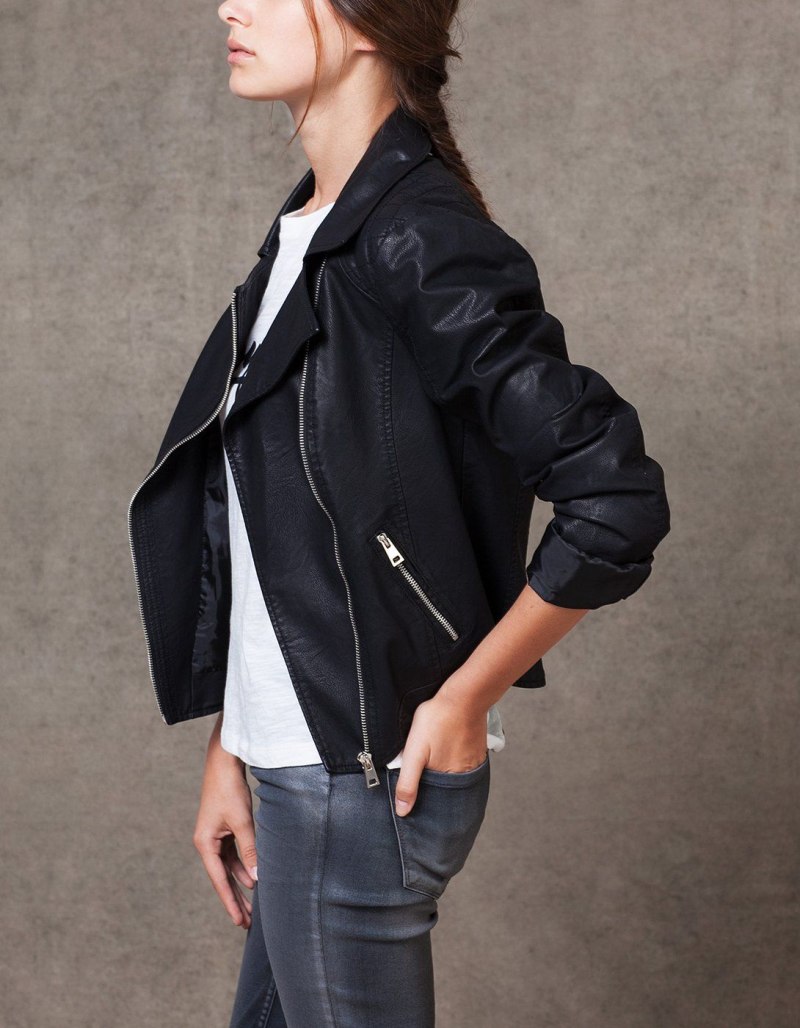 Черная куртка Stradivarius