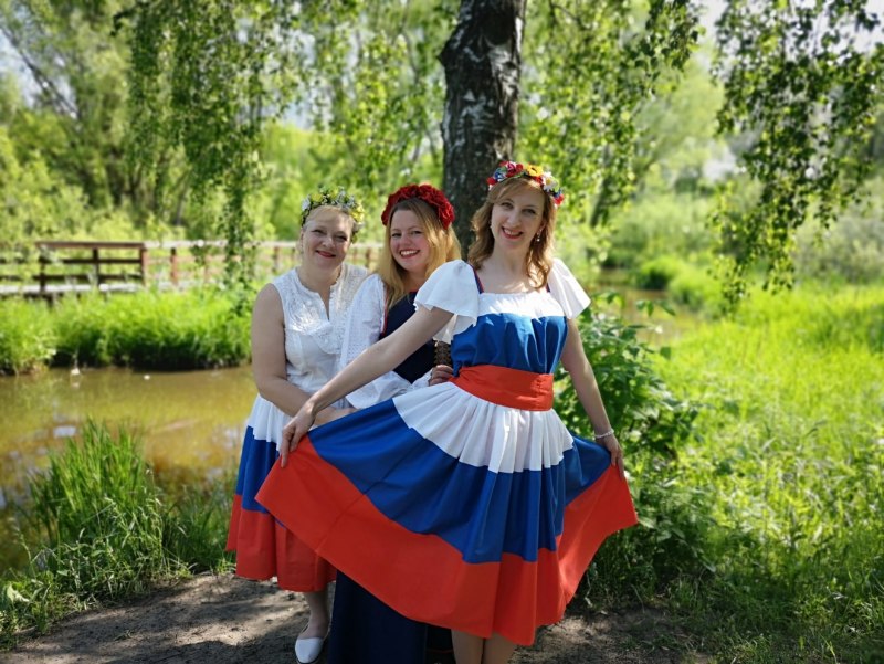 Платье в стиле российского флага