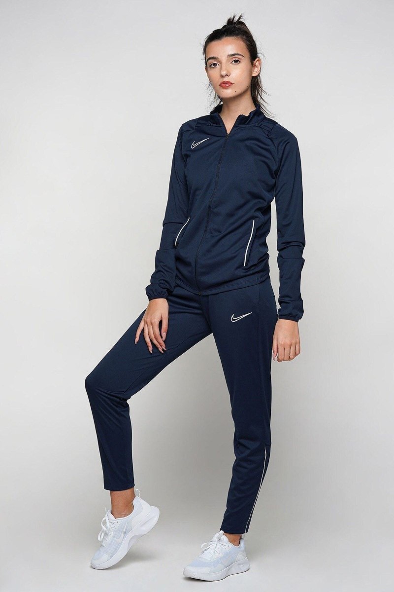 Красивый спортивный костюм женский Nike