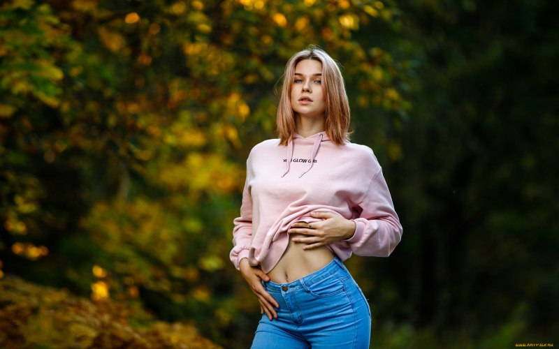 Девушка в рубашке