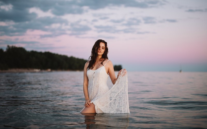 Фотосессия у воды летом