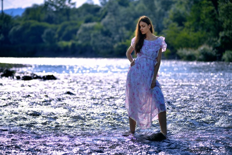 Фотосессия в воде в платье