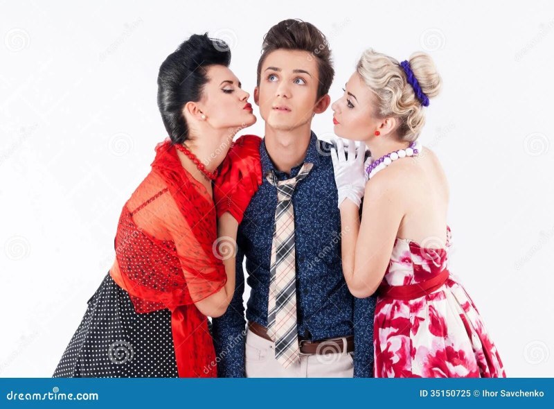 Девушка в платье kissing