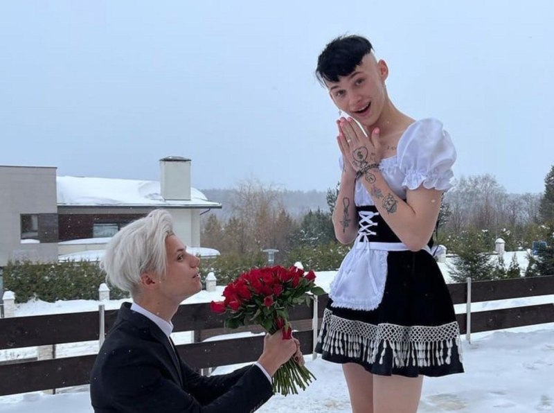 Даня Милохин фото в платье