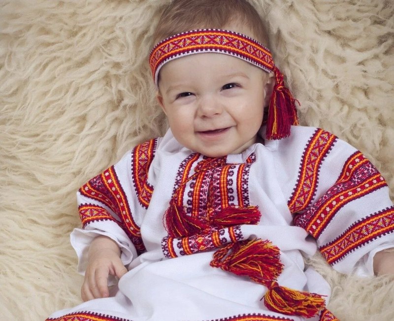 Дети в славянских костюмах