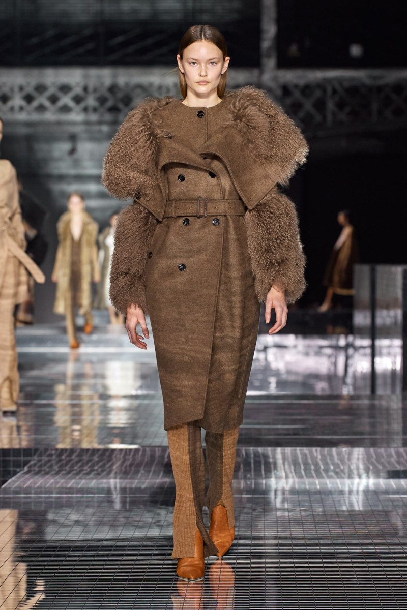 Burberry осень зима 2022 2023