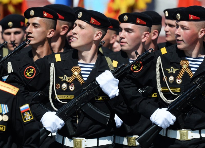 Парадная форма офицеров морской пехоты РФ
