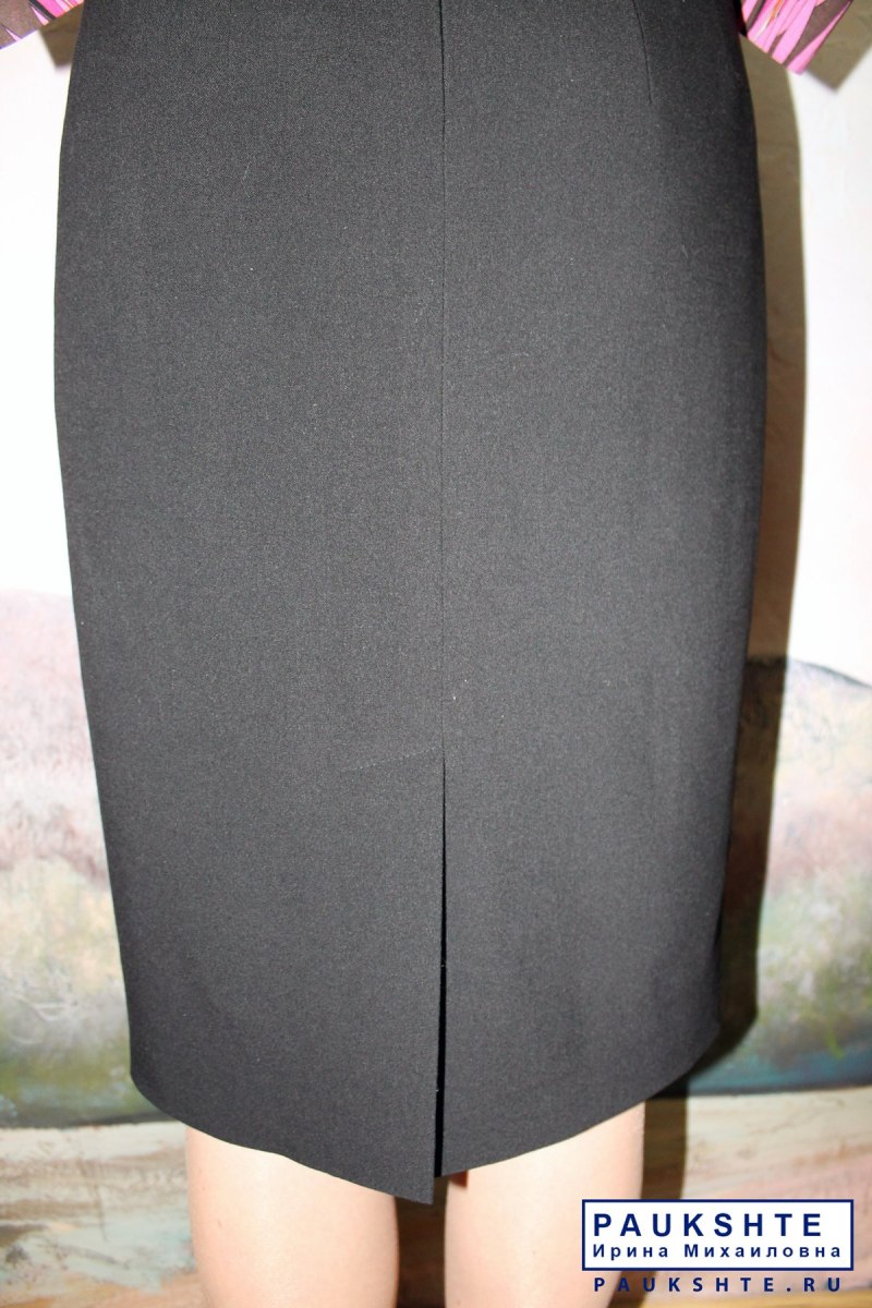 Юбка с разрезом сзади