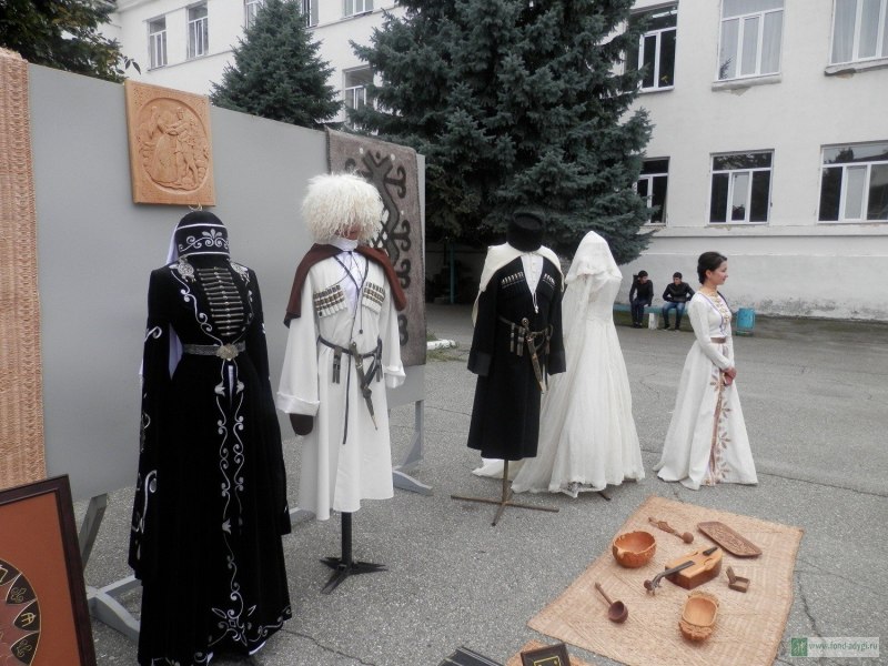 Национальная одежда кабардинцев и балкарцев