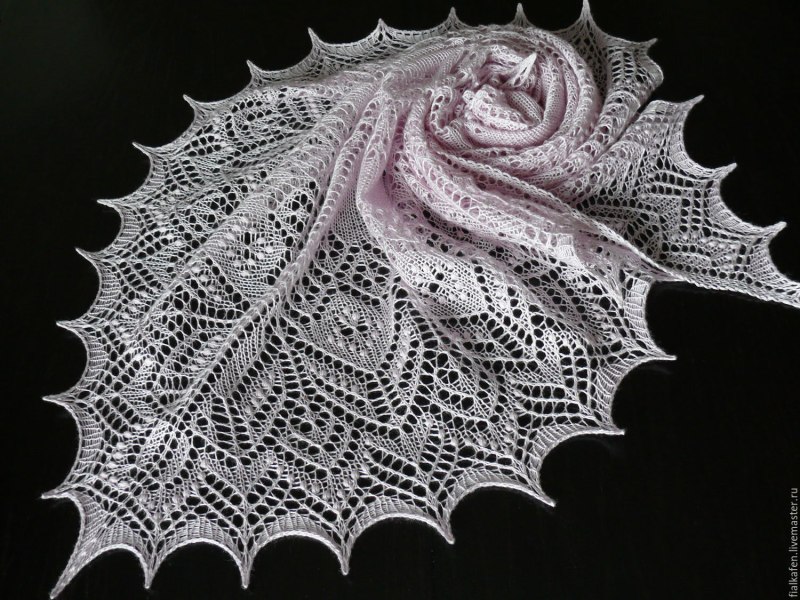 Шаль-бактус Lacy Leaf Shawl.