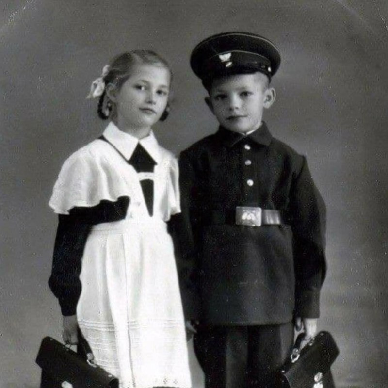Школьная форма в 1949 году в СССР
