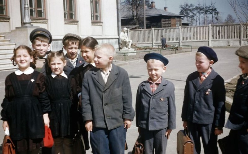 Школьная форма 1962 года в России
