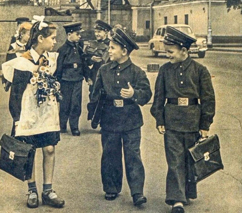 Школьная форма пятидесятых годов
