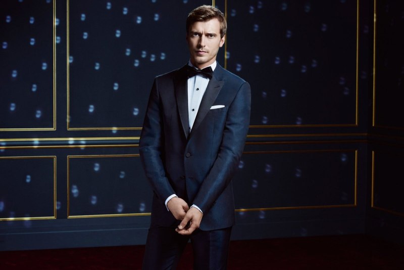 Блондин в смокинге Hugo Boss