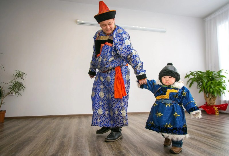 Бурят национальный костюм дэгэл