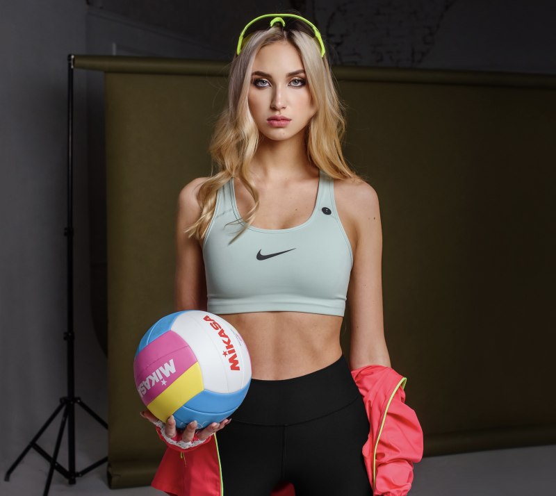 Как выбрать спортивную футболку девушкам