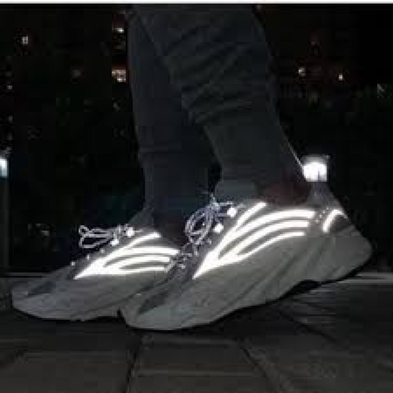 Adidas Yeezy 700 v2 static