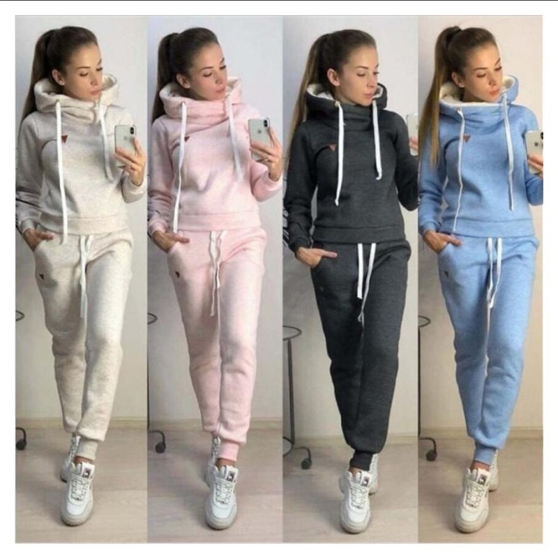 Спортивный костюм женский