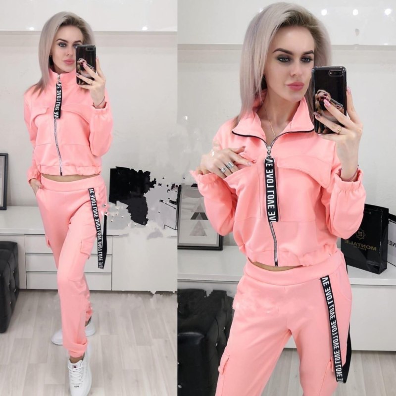 Модные спортивные костюмы для женщин
