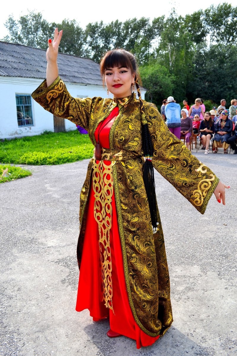 Национальные костюмы шорцев и телеутов