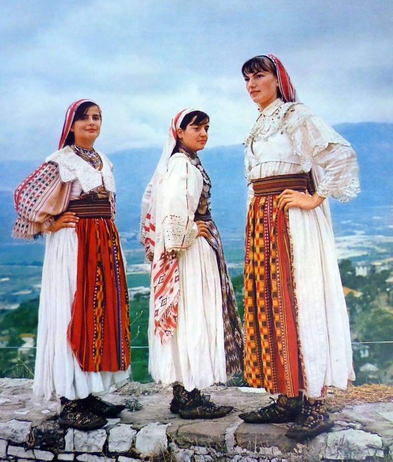 Национальный костюм Албании женский