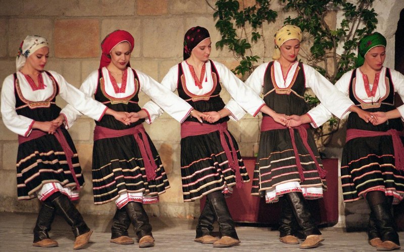 Национальный танец Греции Сиртаки