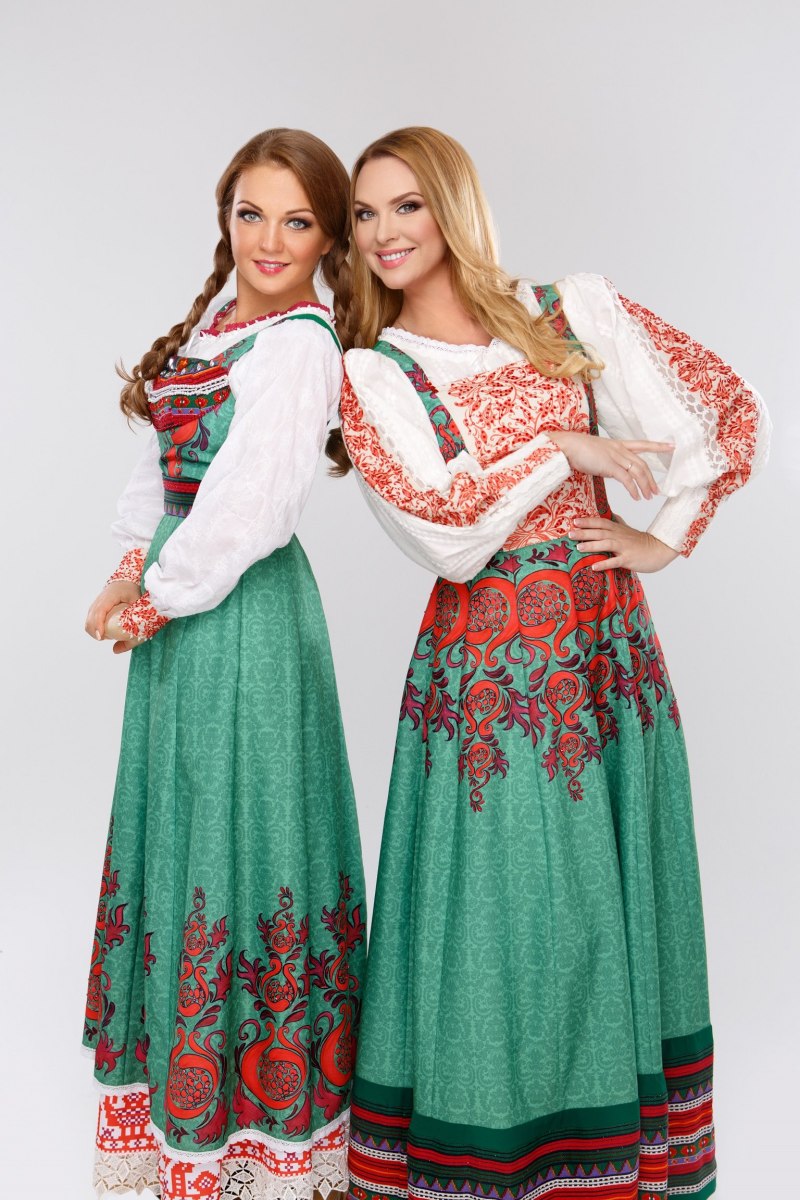 Марина Девятова в народном костюме