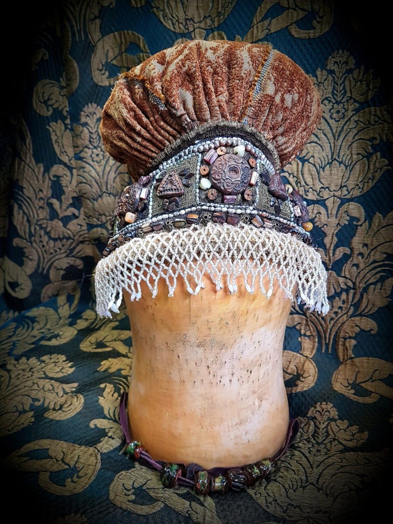 Кичка рогатая вязаная