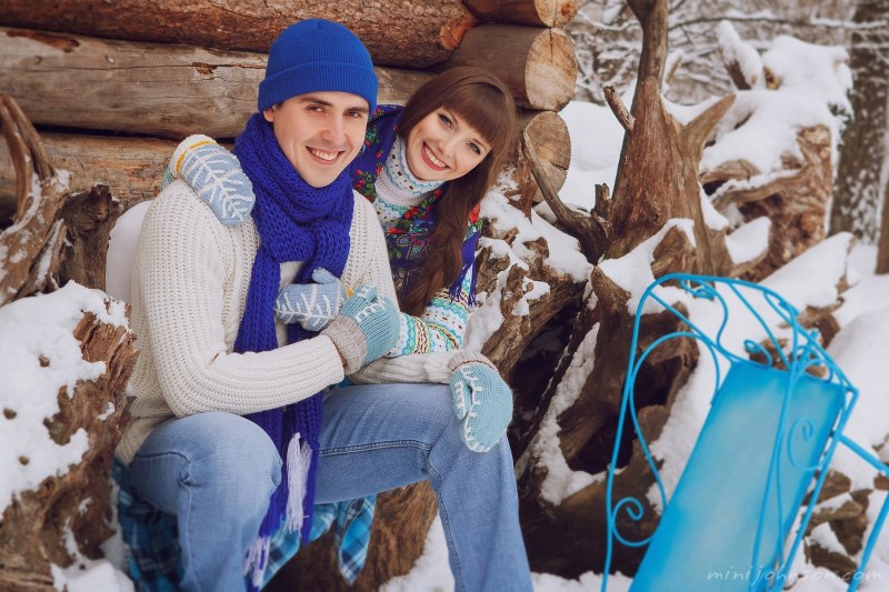 Семья на природе зимой