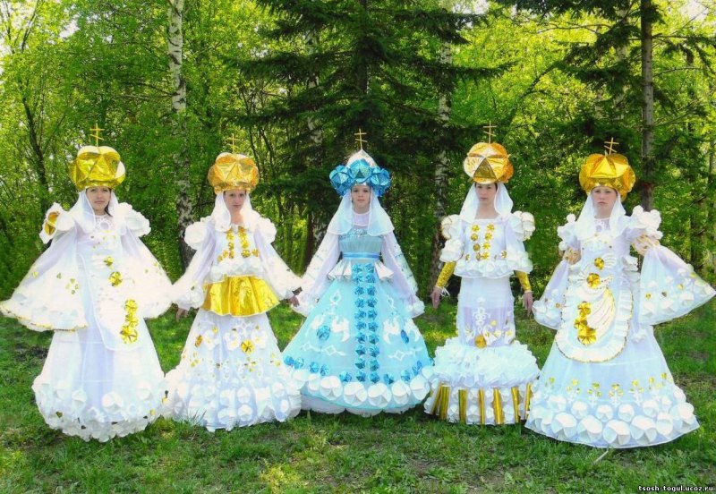 Дети в сказочных костюмах