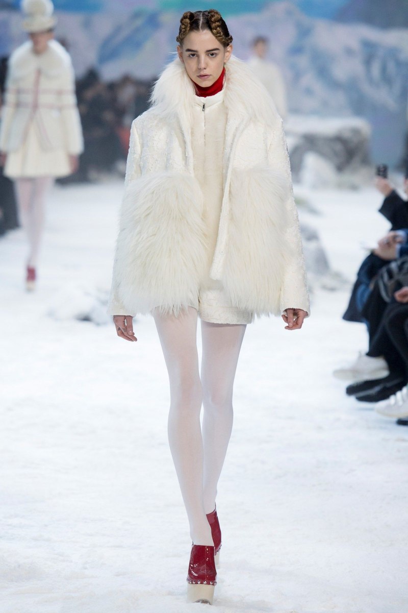 Пальто Moncler gamme rouge