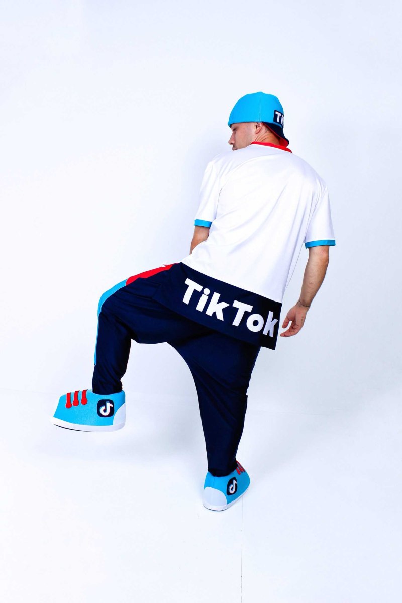 Костюм тиктокера для аниматора