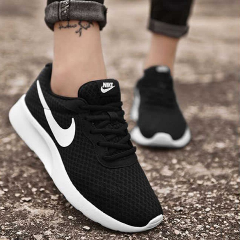 Кроссовки Nike Tanjun черные