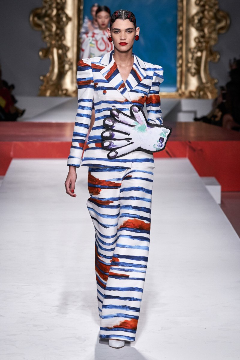 Показ моды в Милане 2020 Moschino