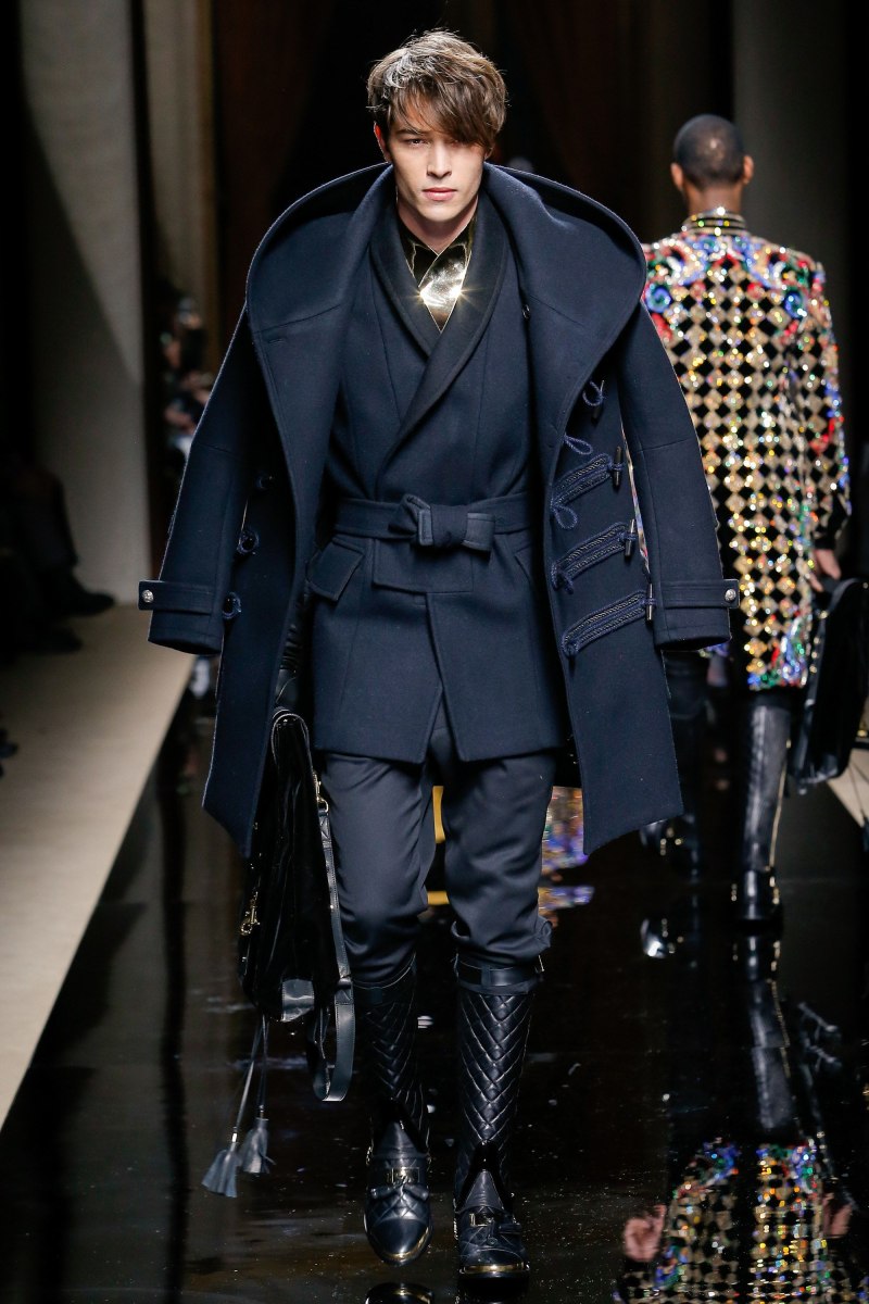 Пальто Balmain подиум